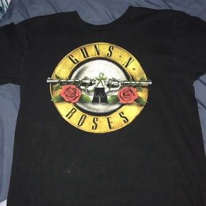 XL GUNS AND ROSES BAND TEE🌹